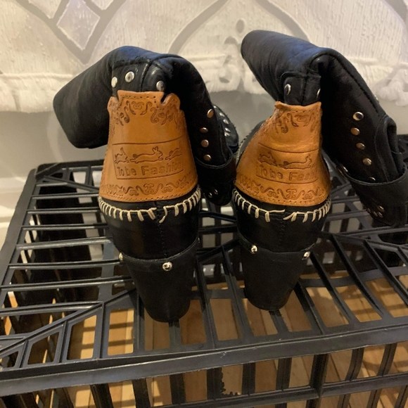 Boots - Picture 3 of 4